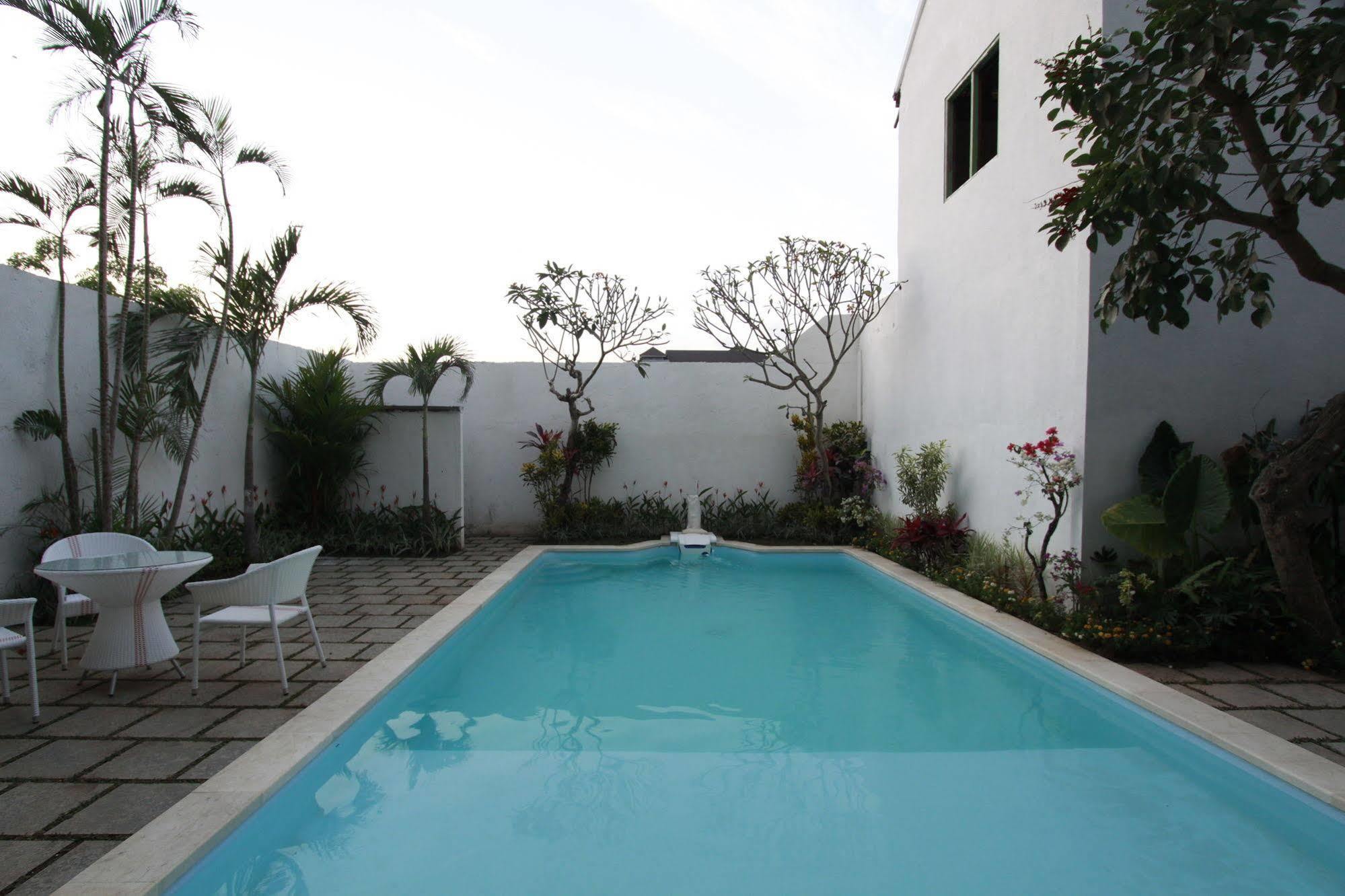 Spazzio Bali Hotel Kuta  Exterior photo